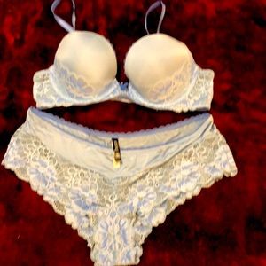 Adore me panty and bra set